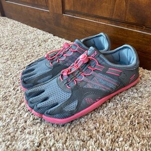 Fila Skeletoes Toggle Minimalist Gray Running Shoes Womens Size 9 Water Shoes